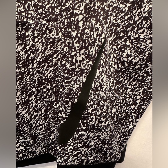 Nike Dri Fit Men’s XL Black White Noise Hooded Swoosh Sweatshirt  800499-043 - Picture 3 of 9